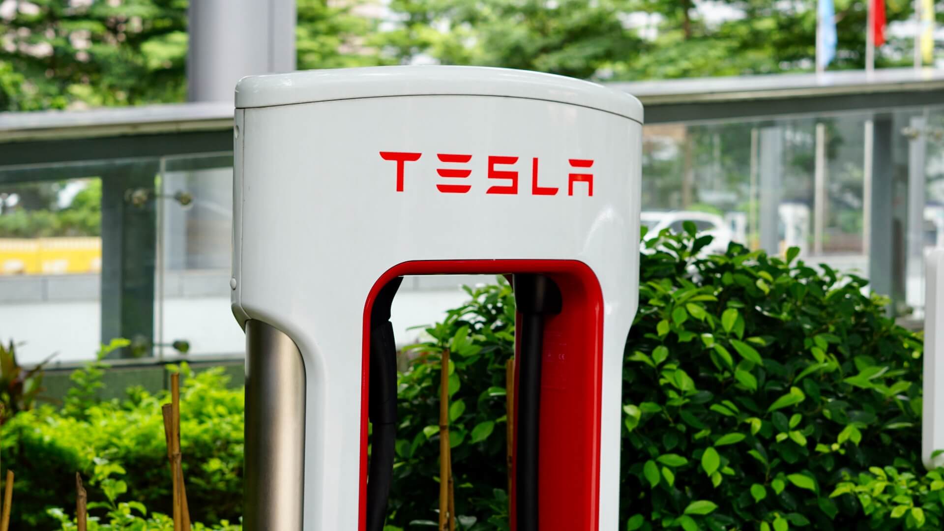 how-long-does-it-take-to-charge-a-tesla-time-costs-explained